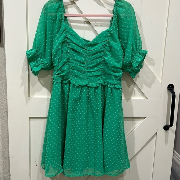 NWT Andre by Unit green rushed dress. Gorgeous! Size Large. Pit 19.5” length 34” - Picture 1 of 7